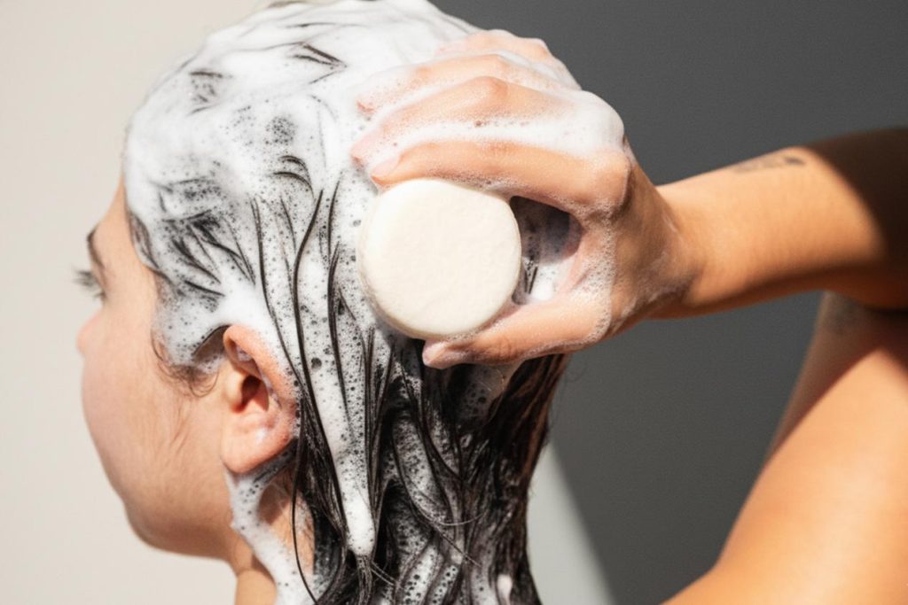 shampoo bar hair with lather